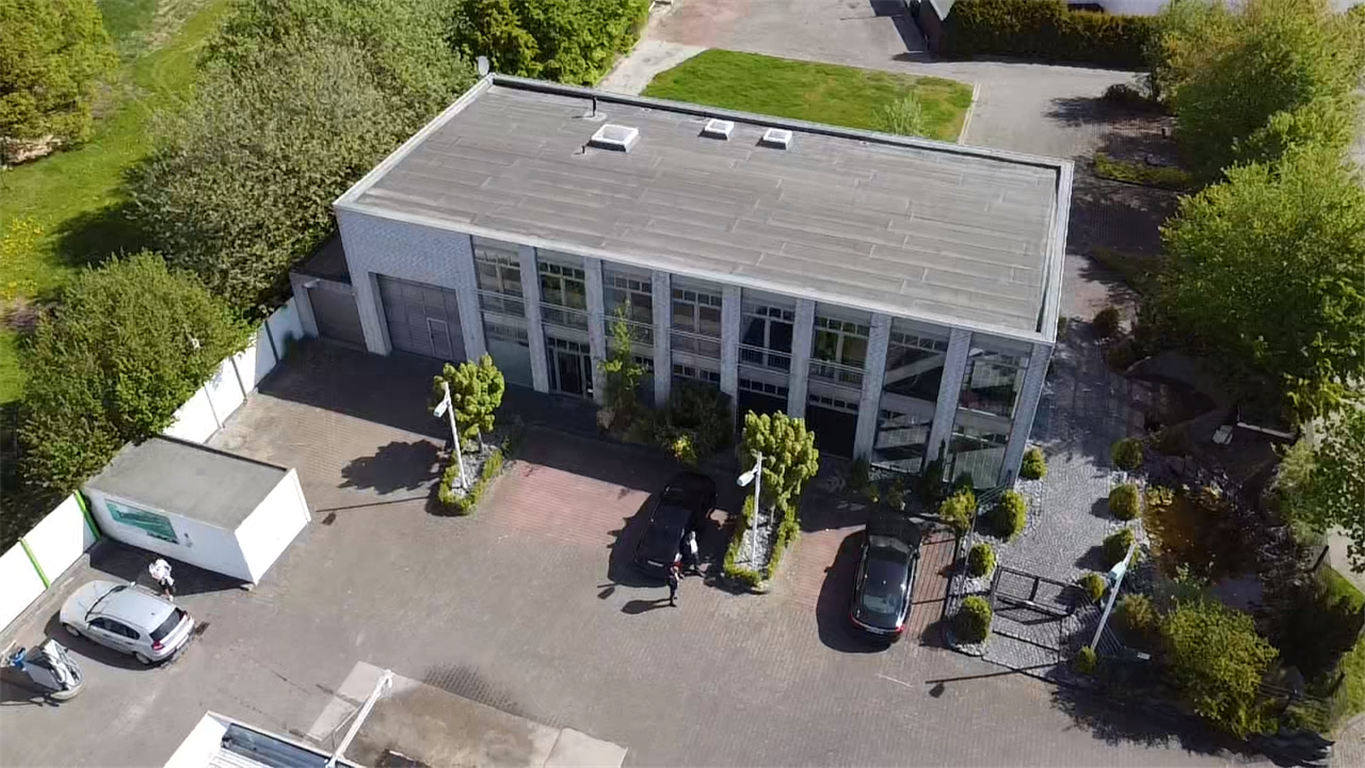 SB-Waschstraße mit Werkstatt und  Bürogebäude in Werther Westfalen