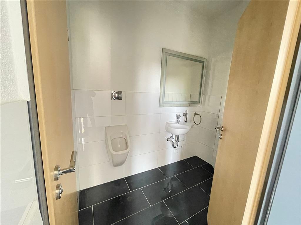 SB-Waschstraße mit Werkstatt und  Bürogebäude in Werther Westfalen