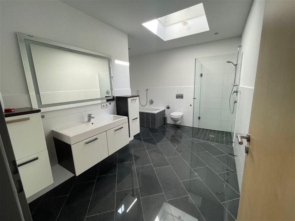 SB-Waschstraße mit Werkstatt und  Bürogebäude in Werther Westfalen