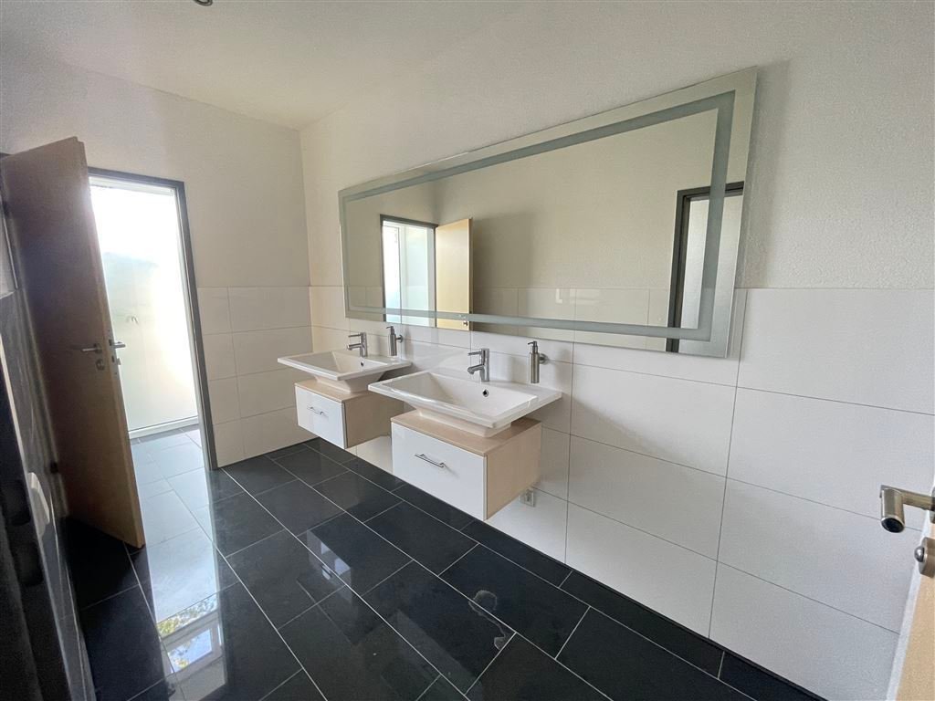 SB-Waschstraße mit Werkstatt und  Bürogebäude in Werther Westfalen