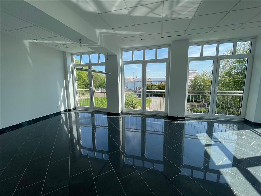 SB-Waschstraße mit Werkstatt und  Bürogebäude in Werther Westfalen