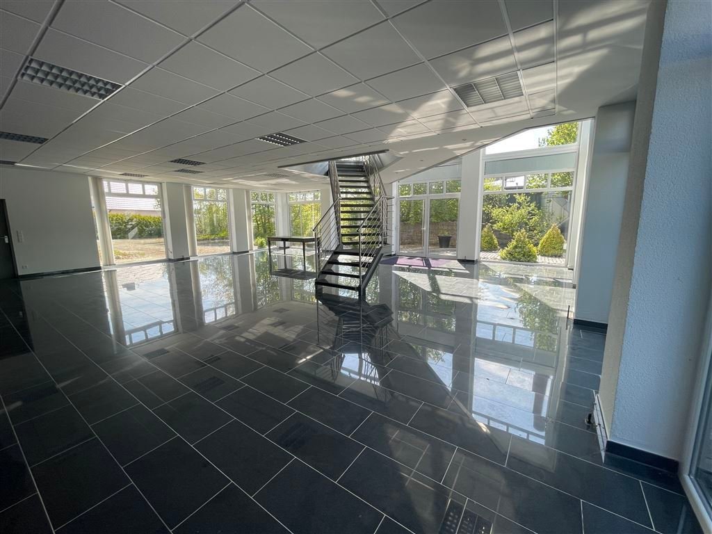 SB-Waschstraße mit Werkstatt und  Bürogebäude in Werther Westfalen