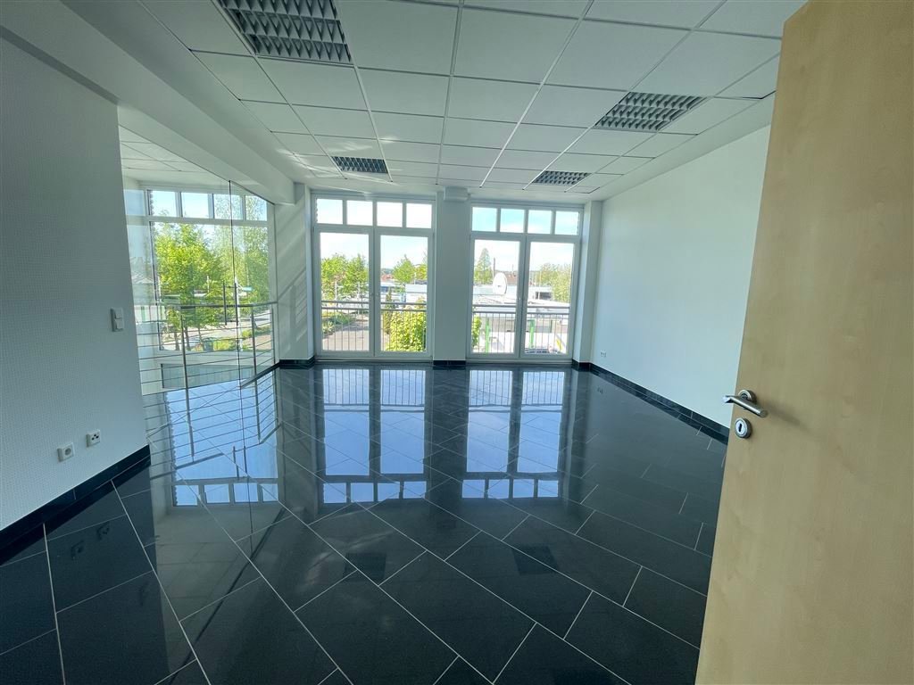 SB-Waschstraße mit Werkstatt und  Bürogebäude in Werther Westfalen