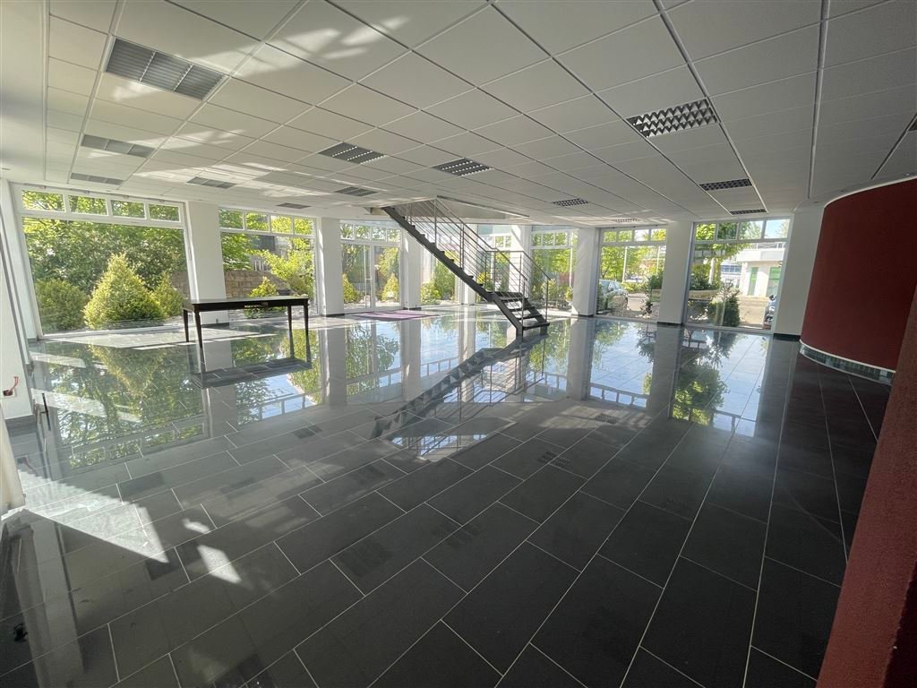 SB-Waschstraße mit Werkstatt und  Bürogebäude in Werther Westfalen