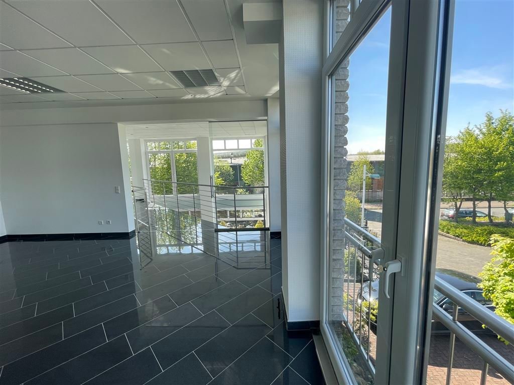 SB-Waschstraße mit Werkstatt und  Bürogebäude in Werther Westfalen