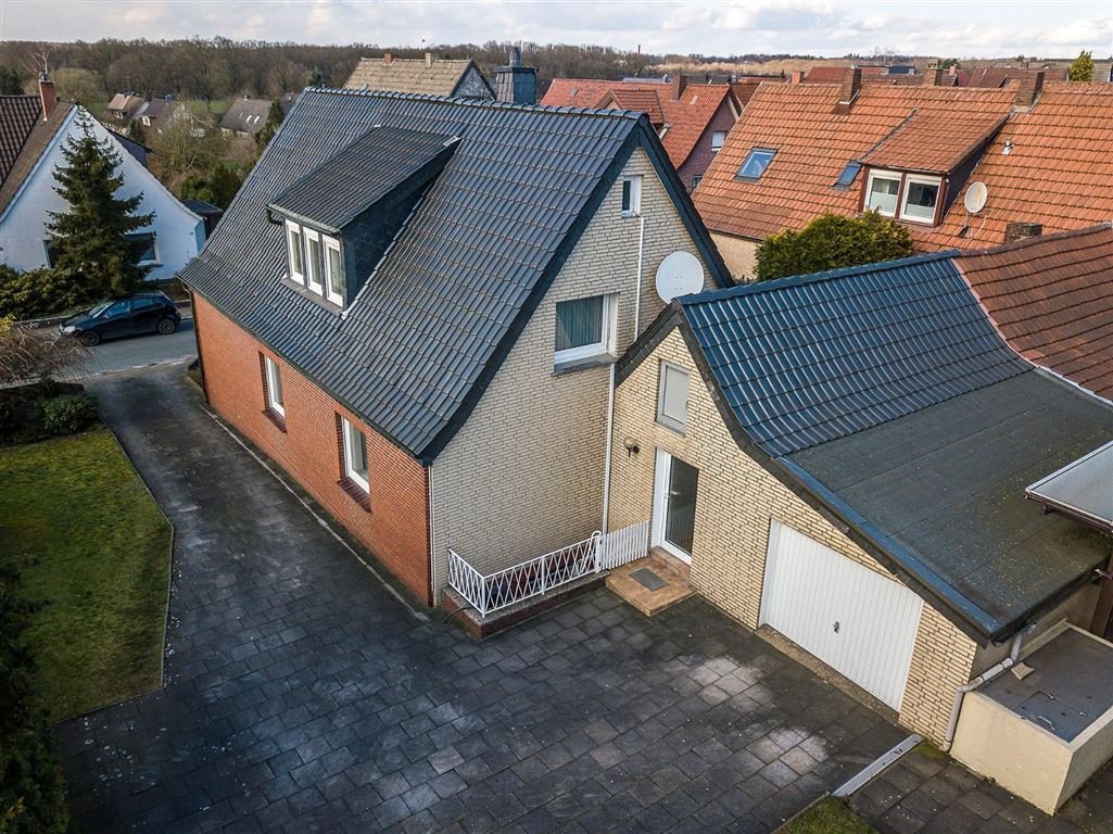 Vielseitiges Haus auf großem  Grundstück mit zahlreichen  Gestaltungsoptionen