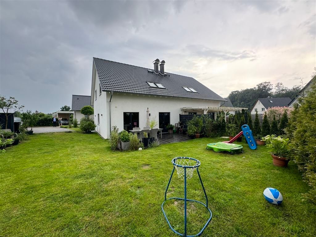 Moderne Doppelhaushälfte mit KFW 55  Standard und umfassender Ausstattung  in Bielefeld Schröttinghausen