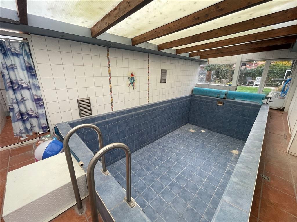 Charmantes Zweifamilienhaus  bietet Ihnen viel Platz für Ihre  Ideen. (Häger)