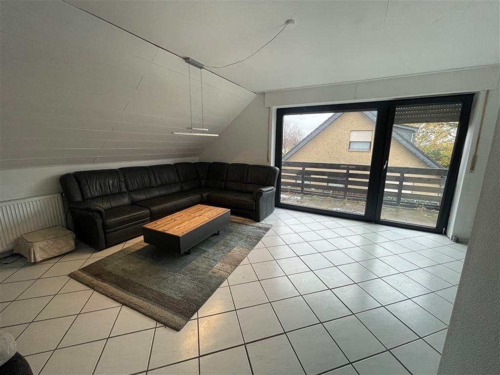 Charmantes Zweifamilienhaus  bietet Ihnen viel Platz für Ihre  Ideen. (Häger)