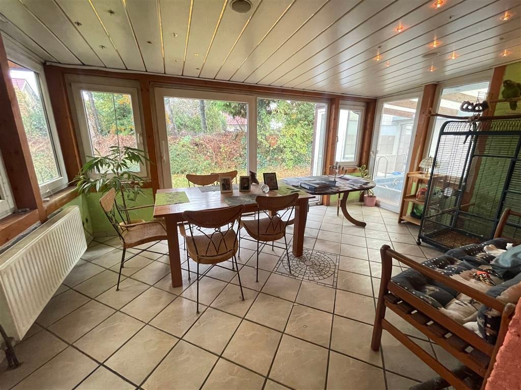 Charmantes Zweifamilienhaus  bietet Ihnen viel Platz für Ihre  Ideen. (Häger)