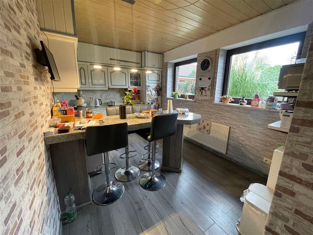 Charmantes Zweifamilienhaus  bietet Ihnen viel Platz für Ihre  Ideen. (Häger)