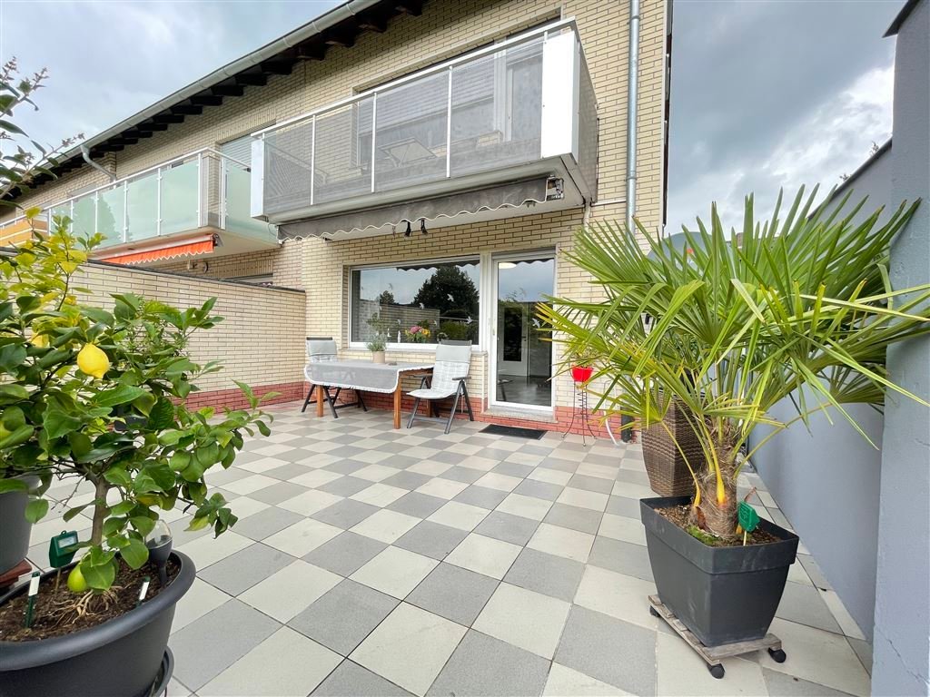 Reiheneckhaus in Bielefeld Schildesche  mit Garten & Garage 