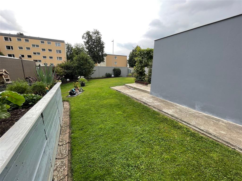 Reiheneckhaus in Bielefeld Schildesche  mit Garten & Garage 