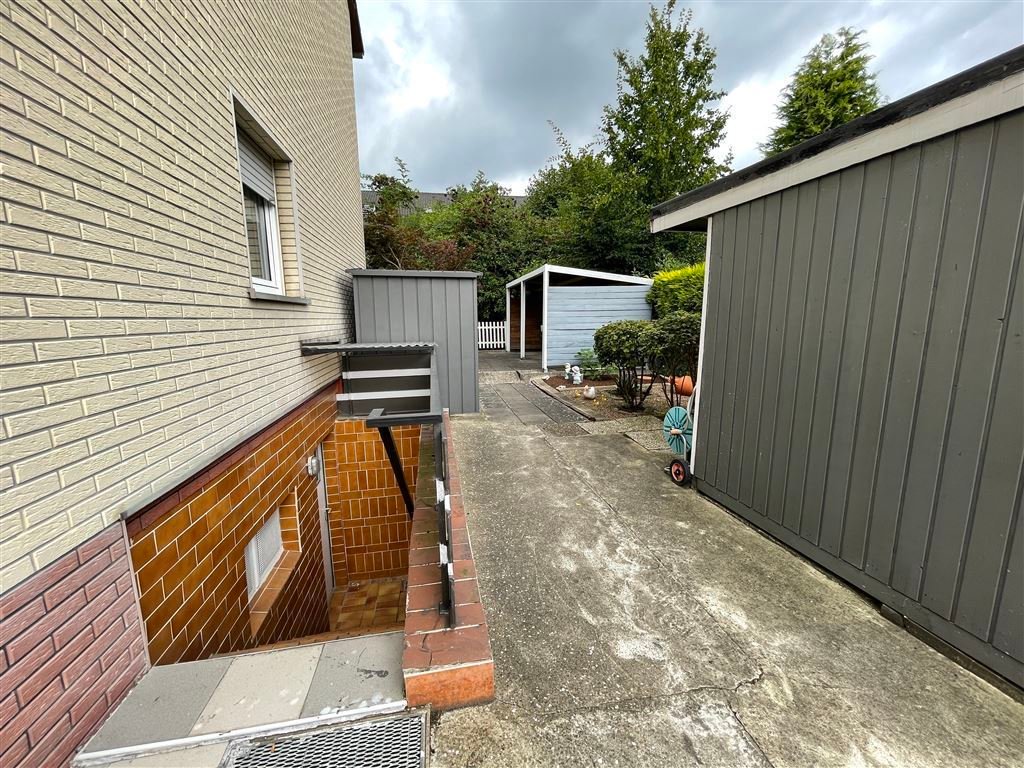 Reiheneckhaus in Bielefeld Schildesche  mit Garten & Garage 