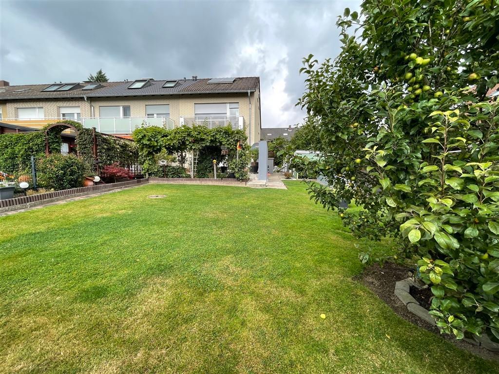 Reiheneckhaus in Bielefeld Schildesche  mit Garten & Garage 