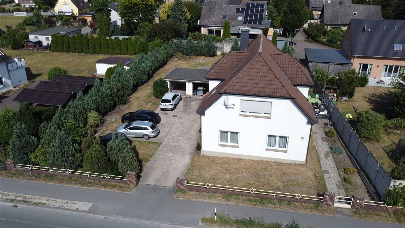 Zweifamilienhaus mit großem  Grundstück in Halle Westf.