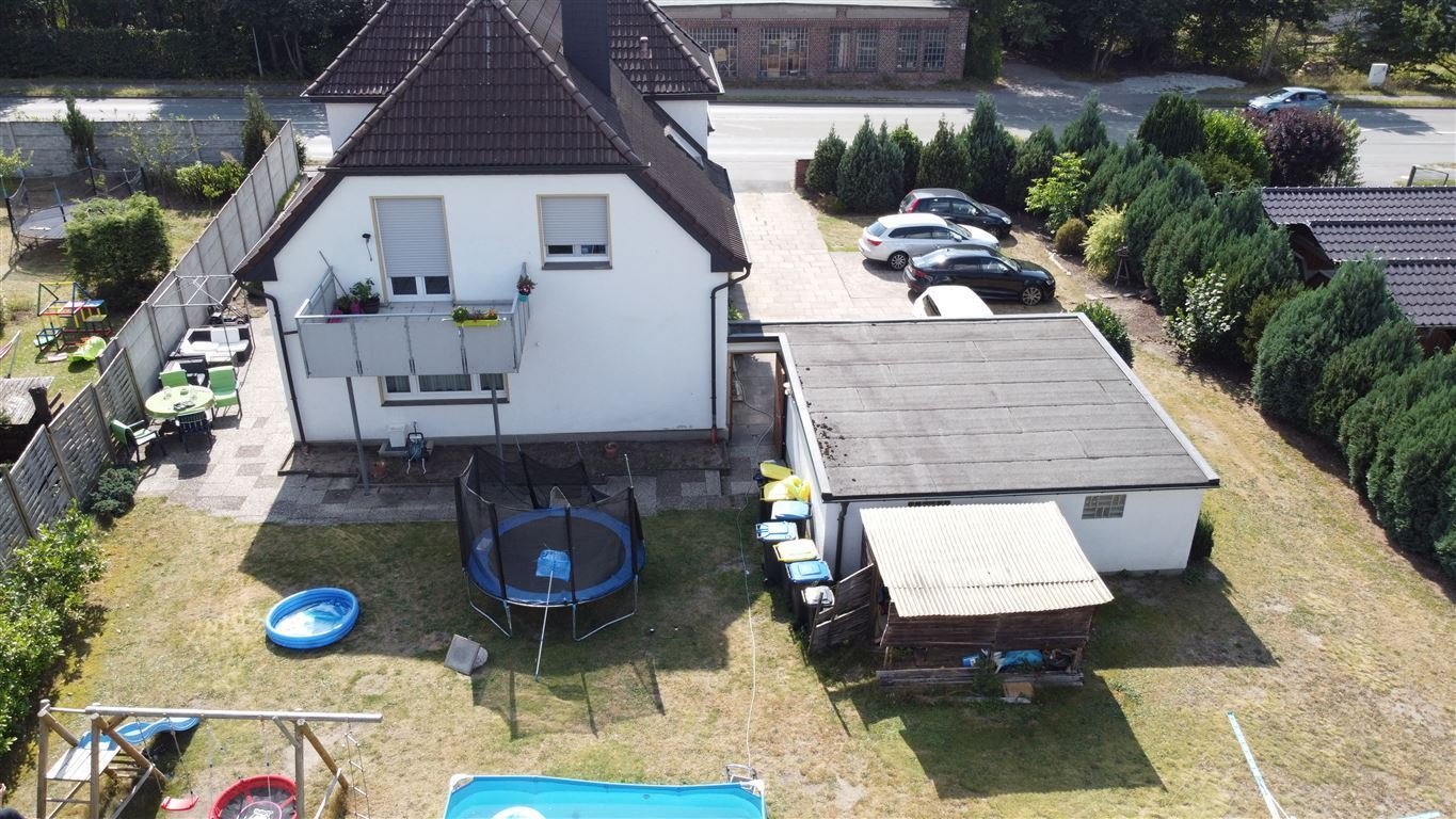 Zweifamilienhaus mit großem  Grundstück in Halle Westf.