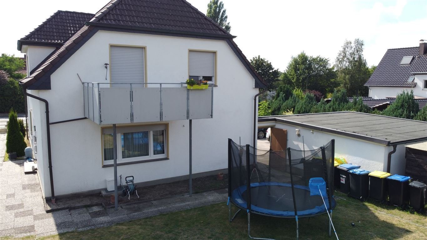 Zweifamilienhaus mit großem  Grundstück in Halle Westf.