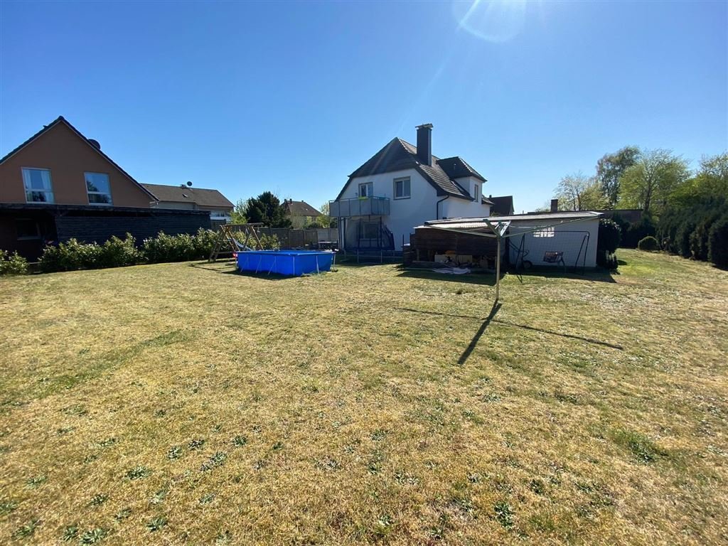 Zweifamilienhaus mit großem  Grundstück in Halle Westf.
