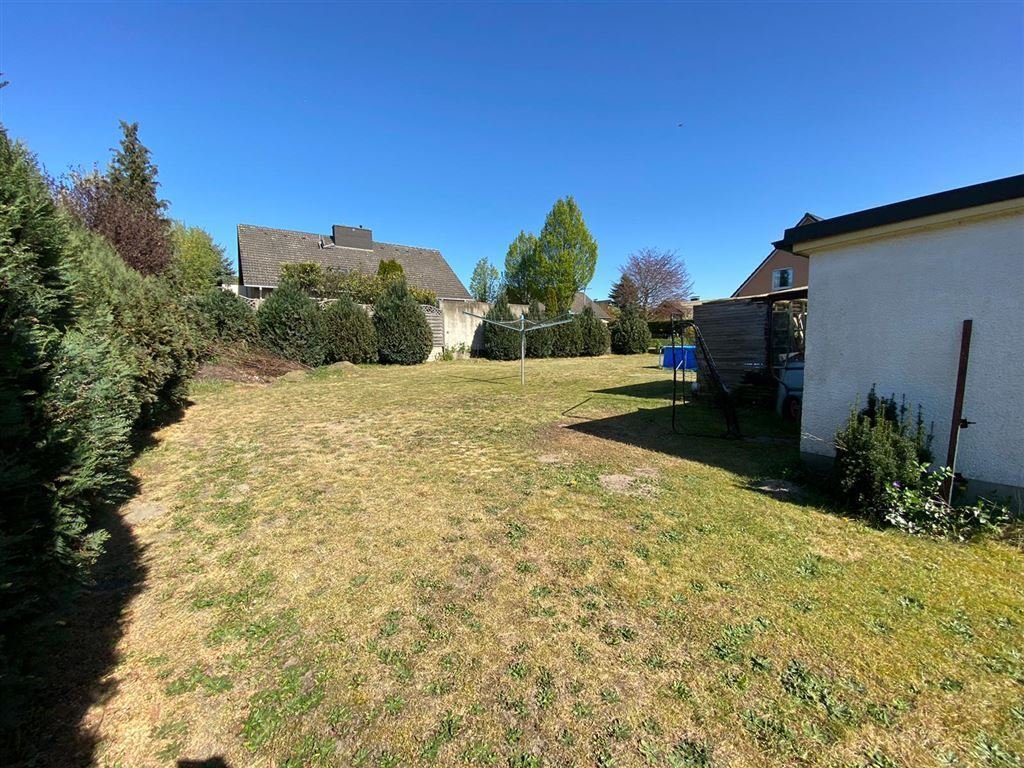 Zweifamilienhaus mit großem  Grundstück in Halle Westf.