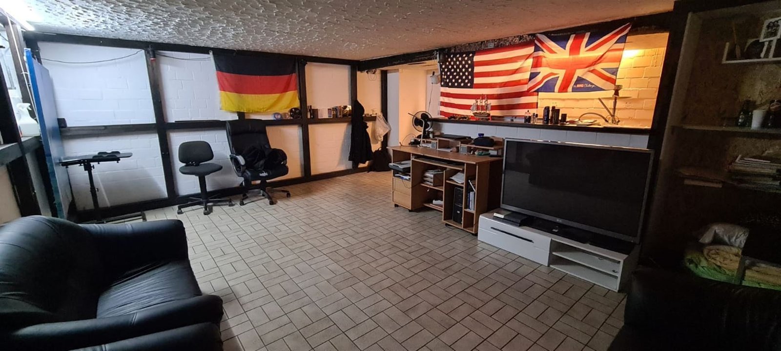 Charmantes Einfamilienhaus mit  Einliegerwohnung und Baugrundstück  mit viel Platz für Ihre Ideen. 