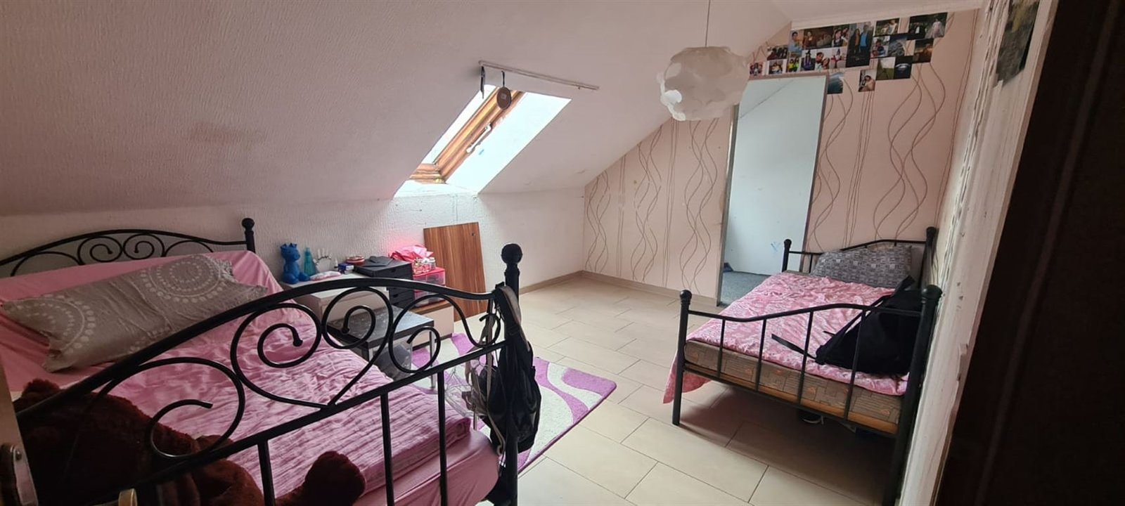 Charmantes Einfamilienhaus mit  Einliegerwohnung und Baugrundstück  mit viel Platz für Ihre Ideen. 