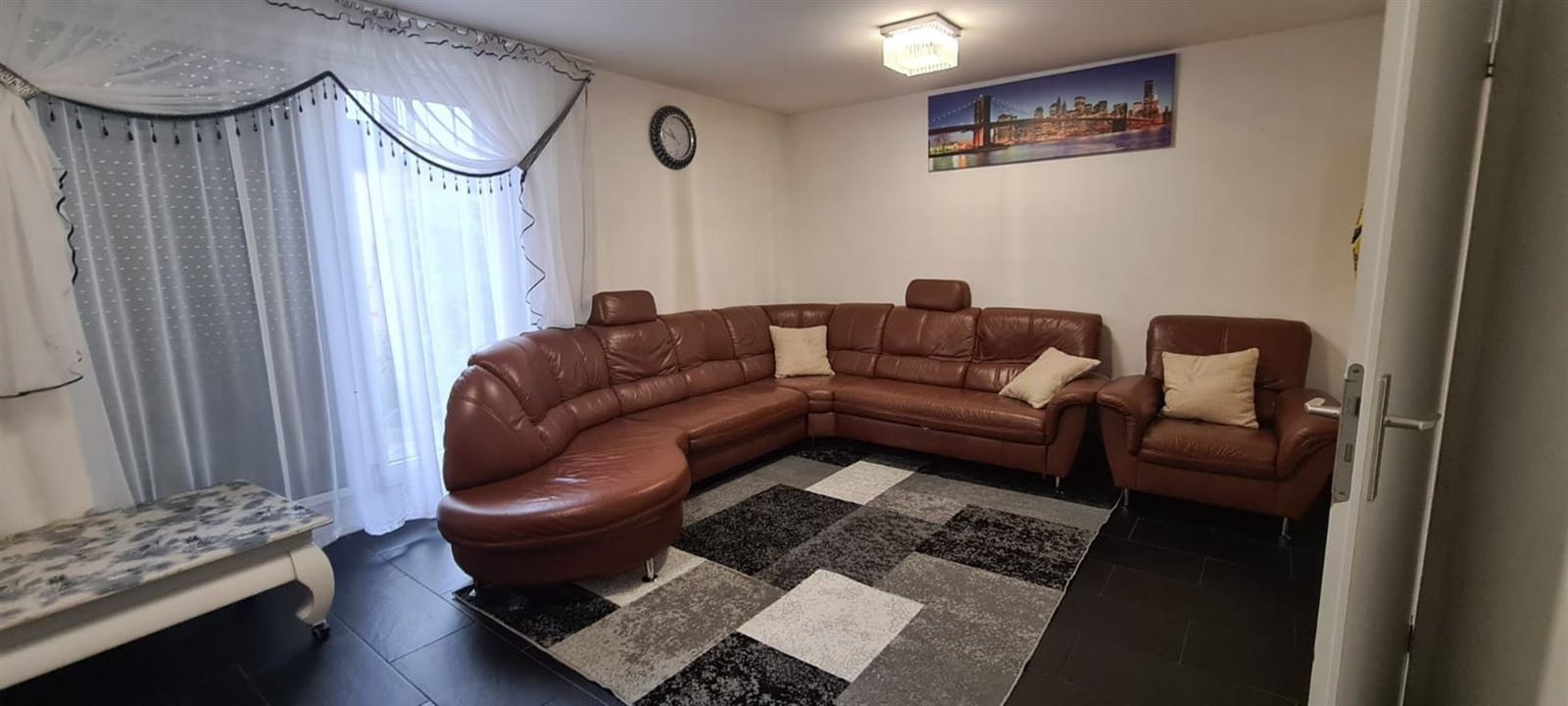 Charmantes Einfamilienhaus mit  Einliegerwohnung und Baugrundstück  mit viel Platz für Ihre Ideen. 