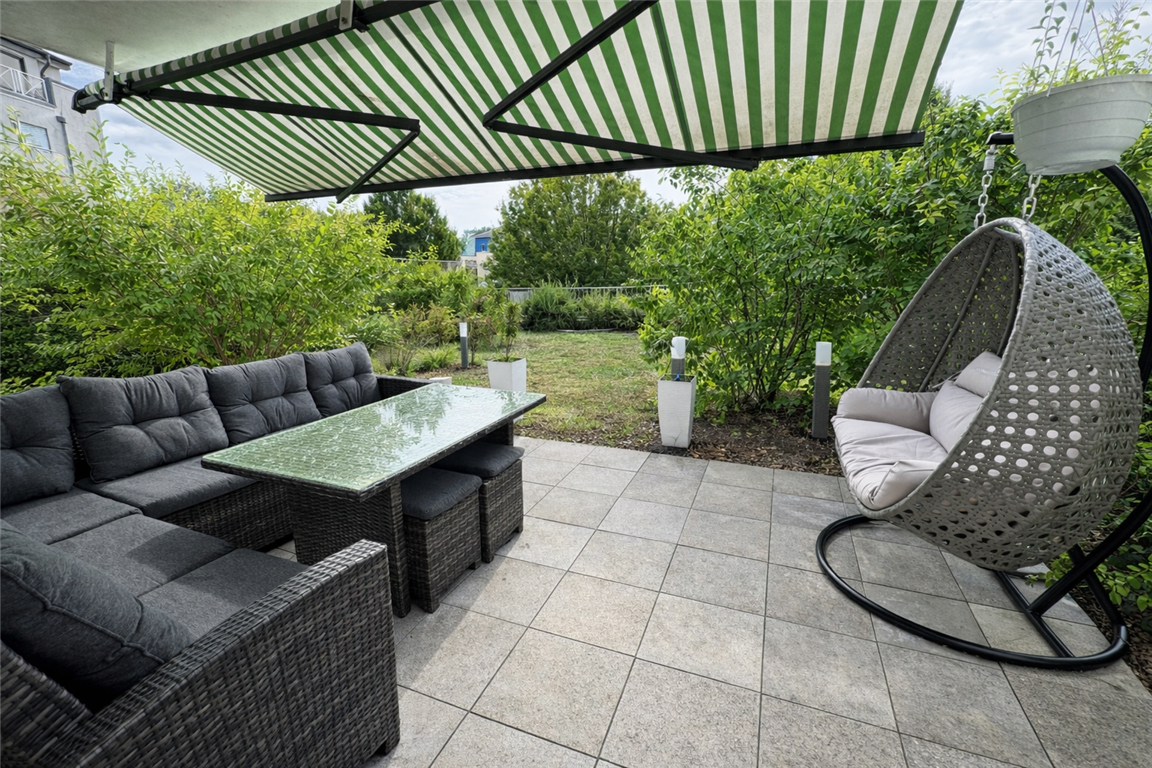 Lichtdurchflutete Wohnung mit  verglastem Wohnbereich & Terrasse 