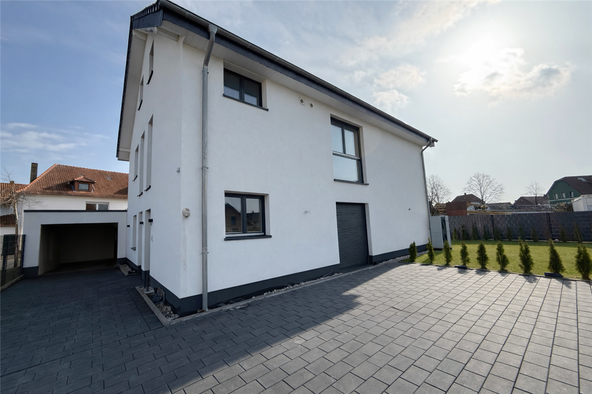 Neuwertiges 3-Familienhaus in Werther  (Westfalen) – KfW-55-Neubau 2024 mit  Luftwärmepumpe, Solaranlage & Top Ausstattung! 