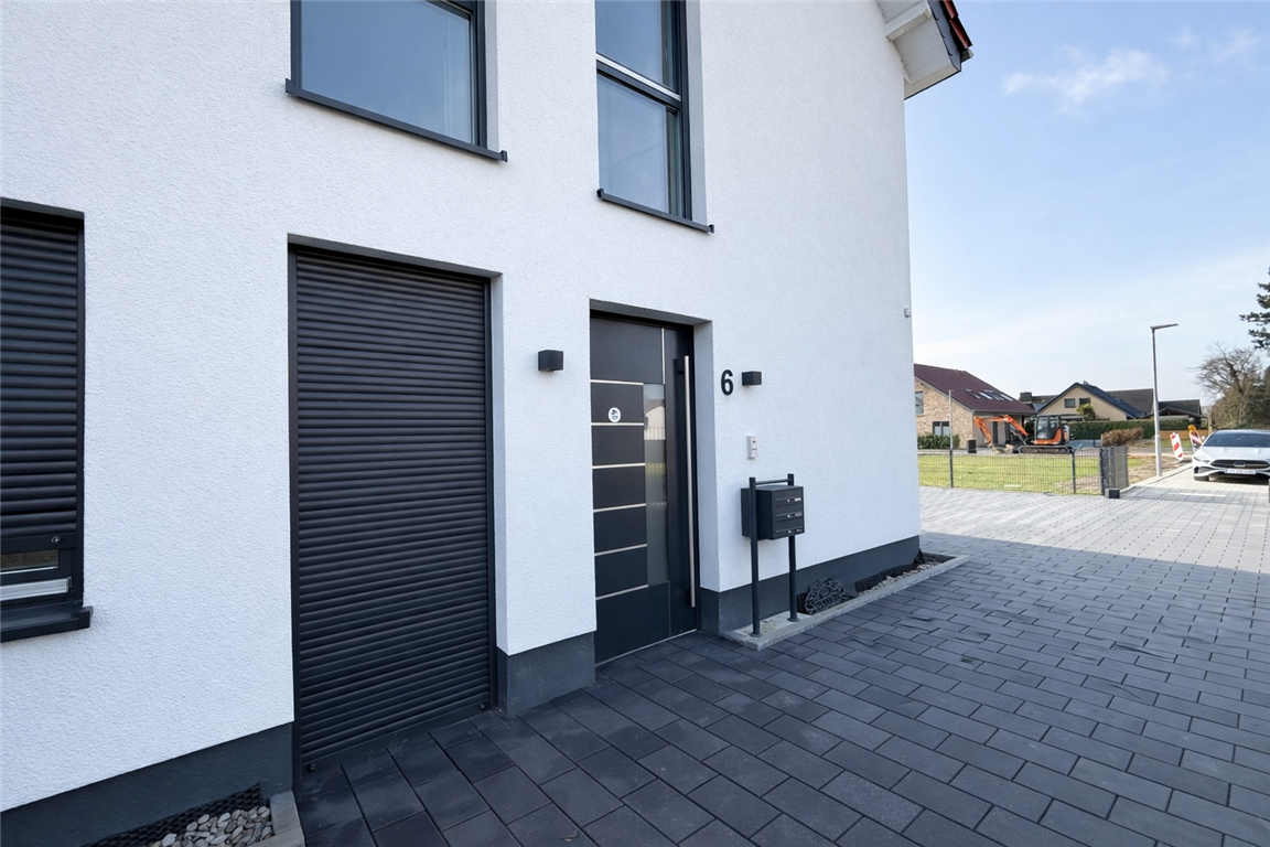 Neuwertiges 3-Familienhaus in Werther  (Westfalen) – KfW-55-Neubau 2024 mit  Luftwärmepumpe, Solaranlage & Top Ausstattung! 