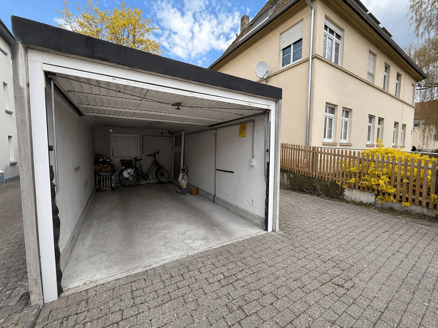 Helle 4-Zimmer-Wohnung mit Balkon, Garage & Gartenanteil – gepflegt und sofort nutzbar