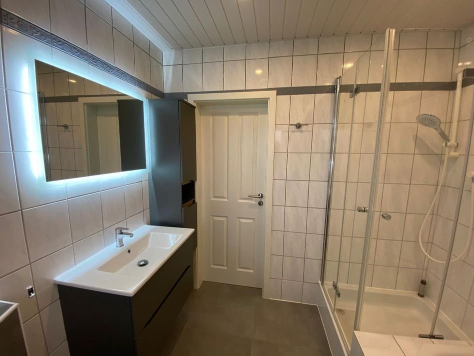 Kapitalanlage mit solider Rendite – Gepflegtes Zweifamilienhaus in Bünde mit Garten, Balkon & 4 Stellplätzen