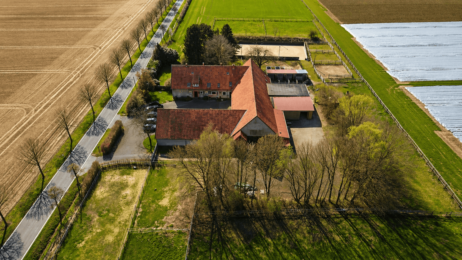 Exklusives Anwesen mit Reitanlage auf ca. 35.000 m² Grundstück in idyllischer Lage
