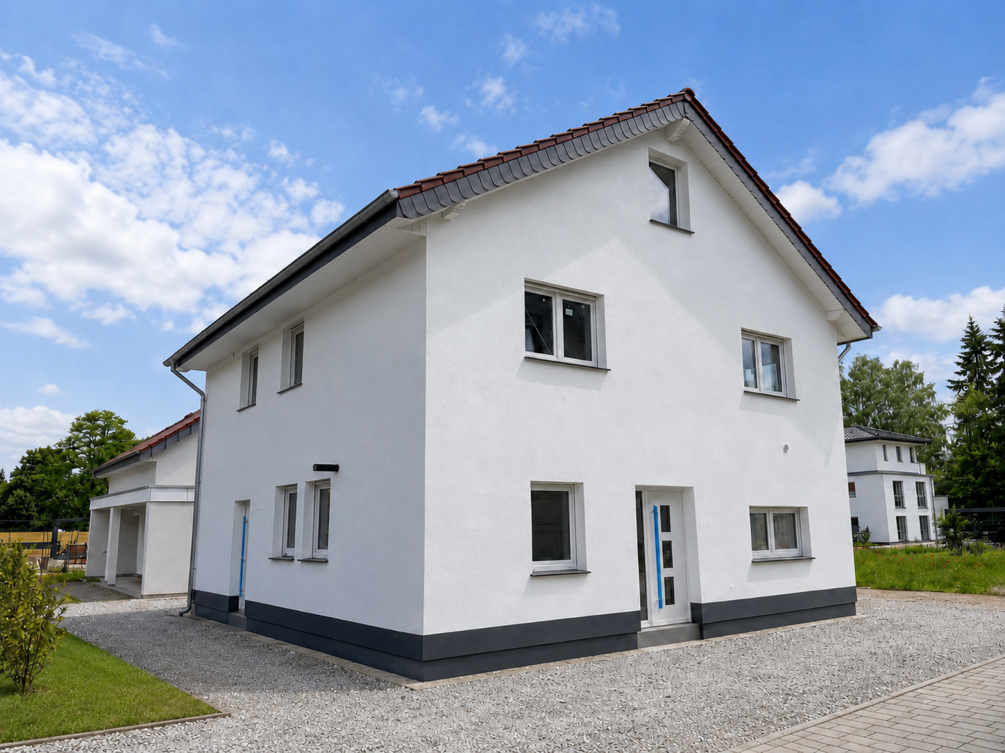 Erstbezug: Großzügiges Einfamilienhaus mit separatem Wohnbereich