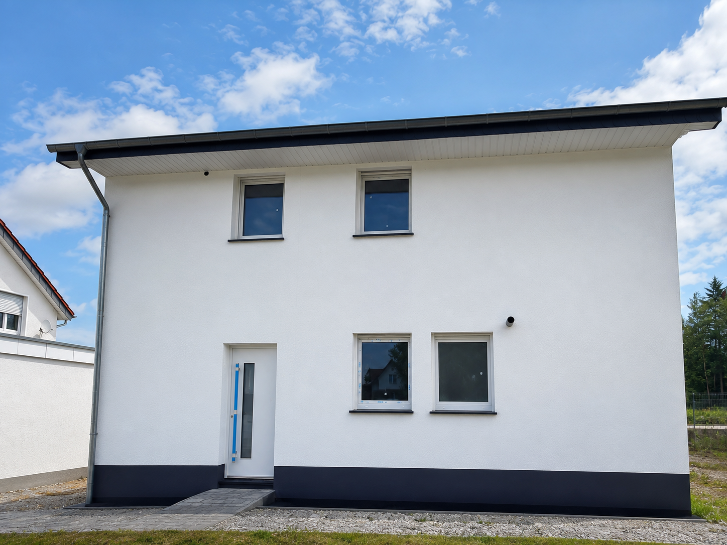 Erstbezug: Großzügiges Einfamilienhaus mit separatem Wohnbereich