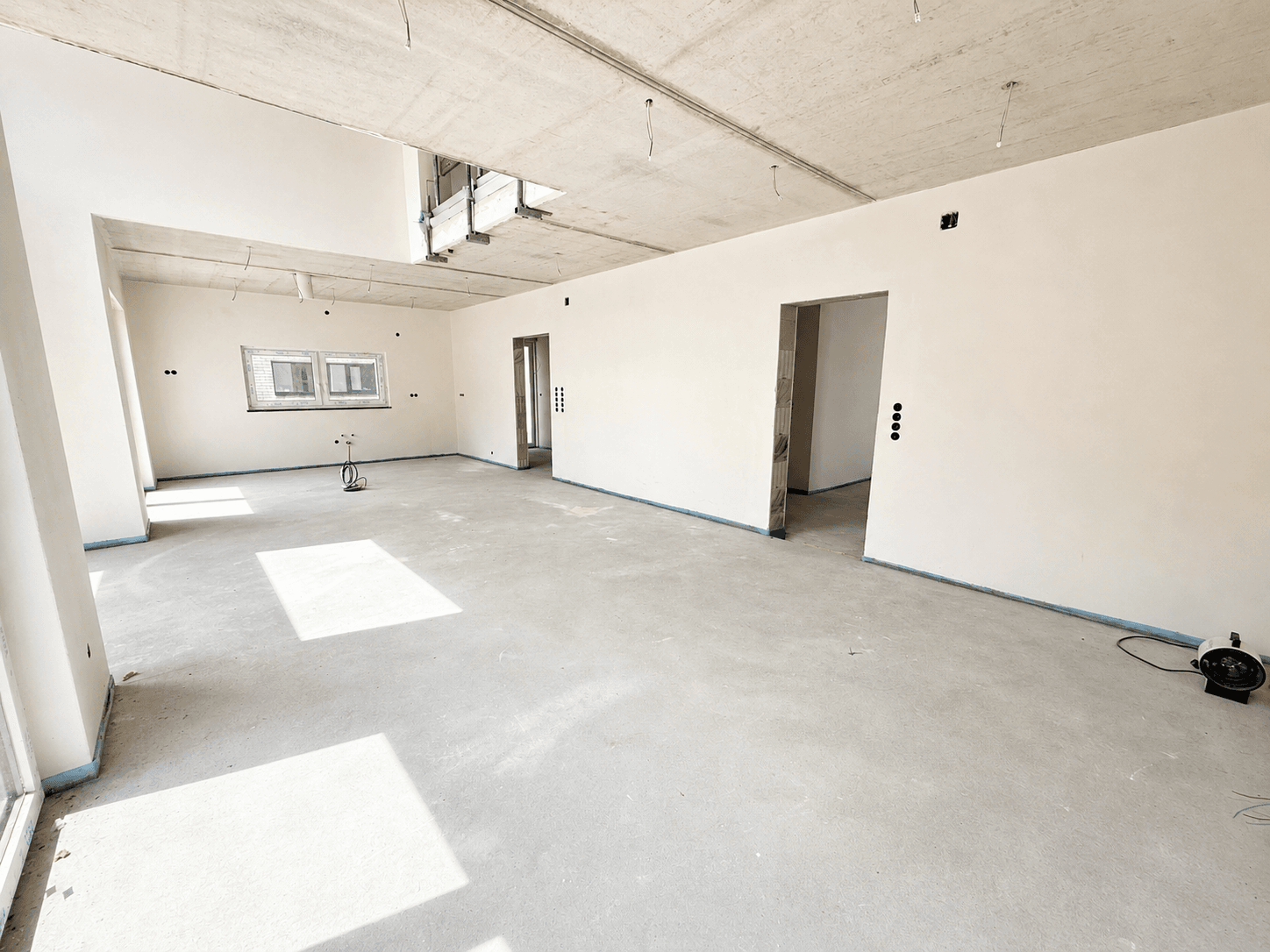 Erstbezug: Großzügiges Einfamilienhaus mit separatem Wohnbereich