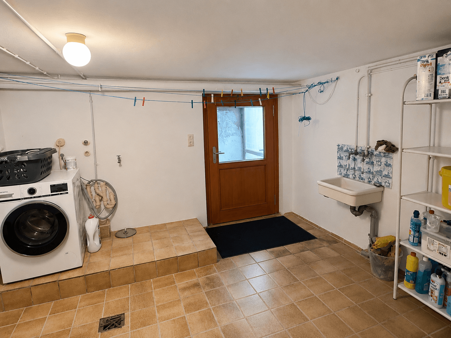 Zweifamilienhaus mit großem Grundstück, Garage, Carport und vielseitigem Nutzungspotenzial