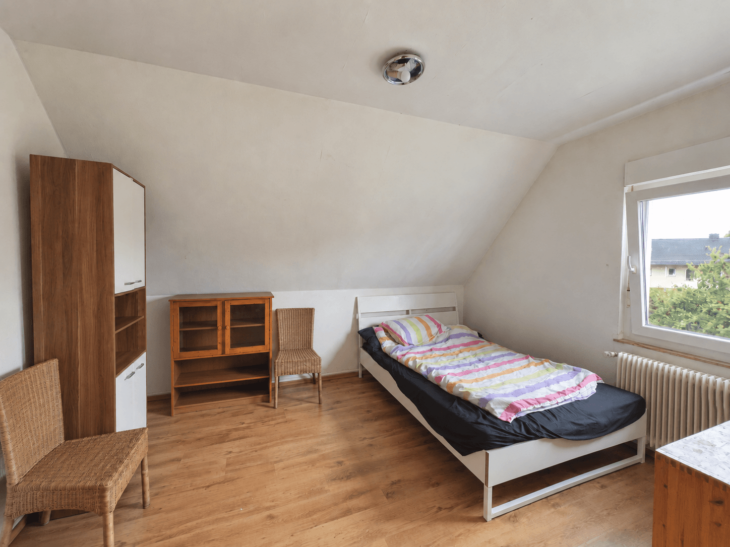 Vermietete 2-Zimmer-Dachgeschosswohnung mit Entwicklungspotenzial in Bielefeld-Brackwede