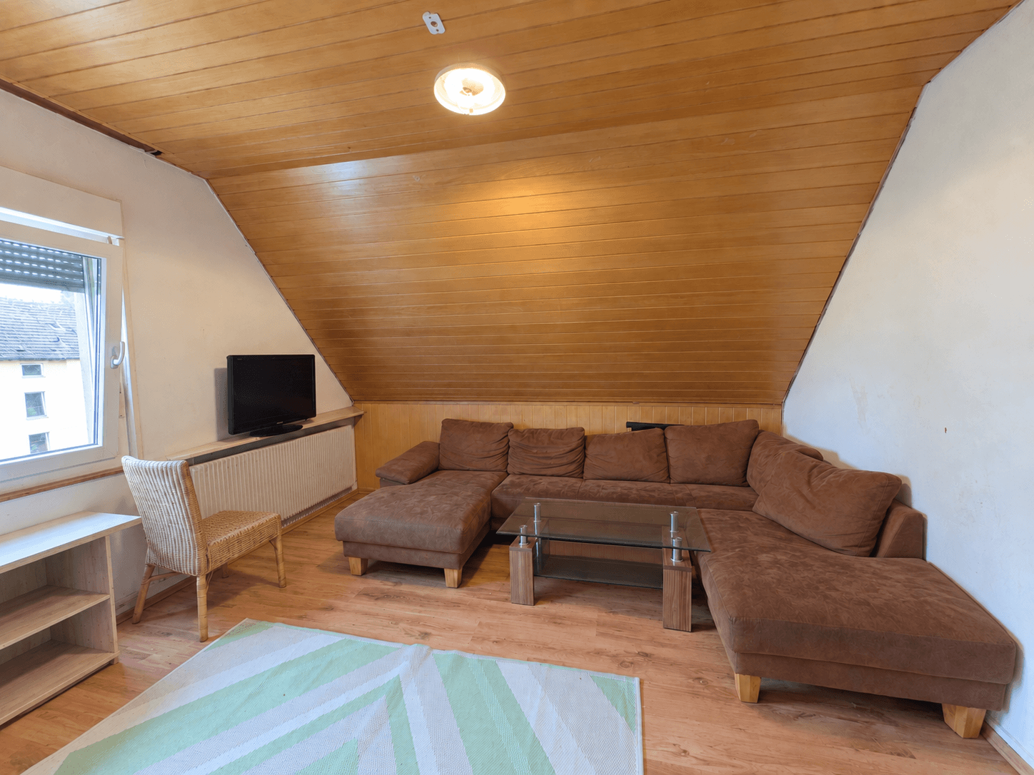 Vermietete 2-Zimmer-Dachgeschosswohnung mit Entwicklungspotenzial in Bielefeld-Brackwede