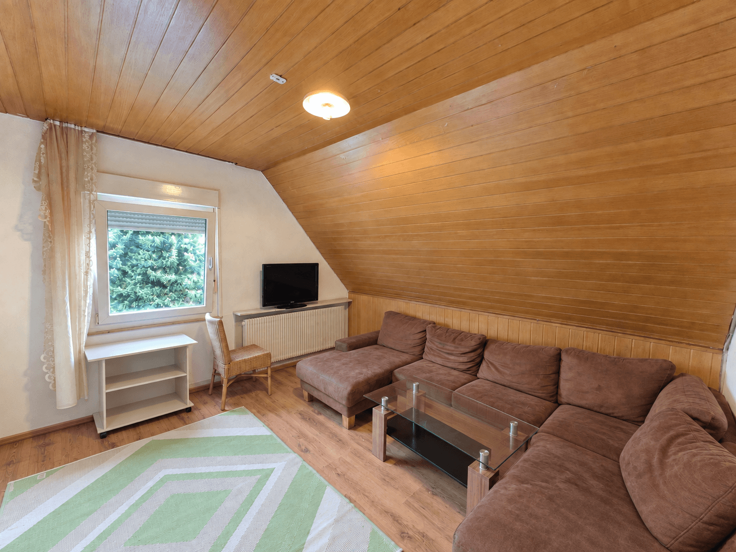 Vermietete 2-Zimmer-Dachgeschosswohnung mit Entwicklungspotenzial in Bielefeld-Brackwede