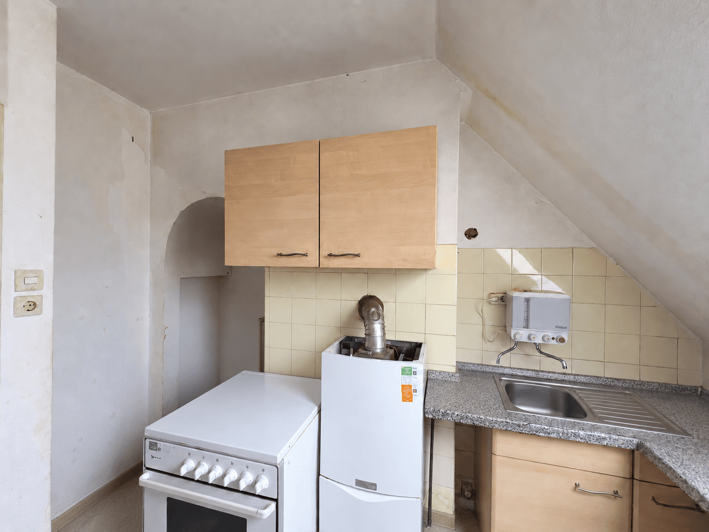 Vermietete 2-Zimmer-Dachgeschosswohnung mit Entwicklungspotenzial in Bielefeld-Brackwede