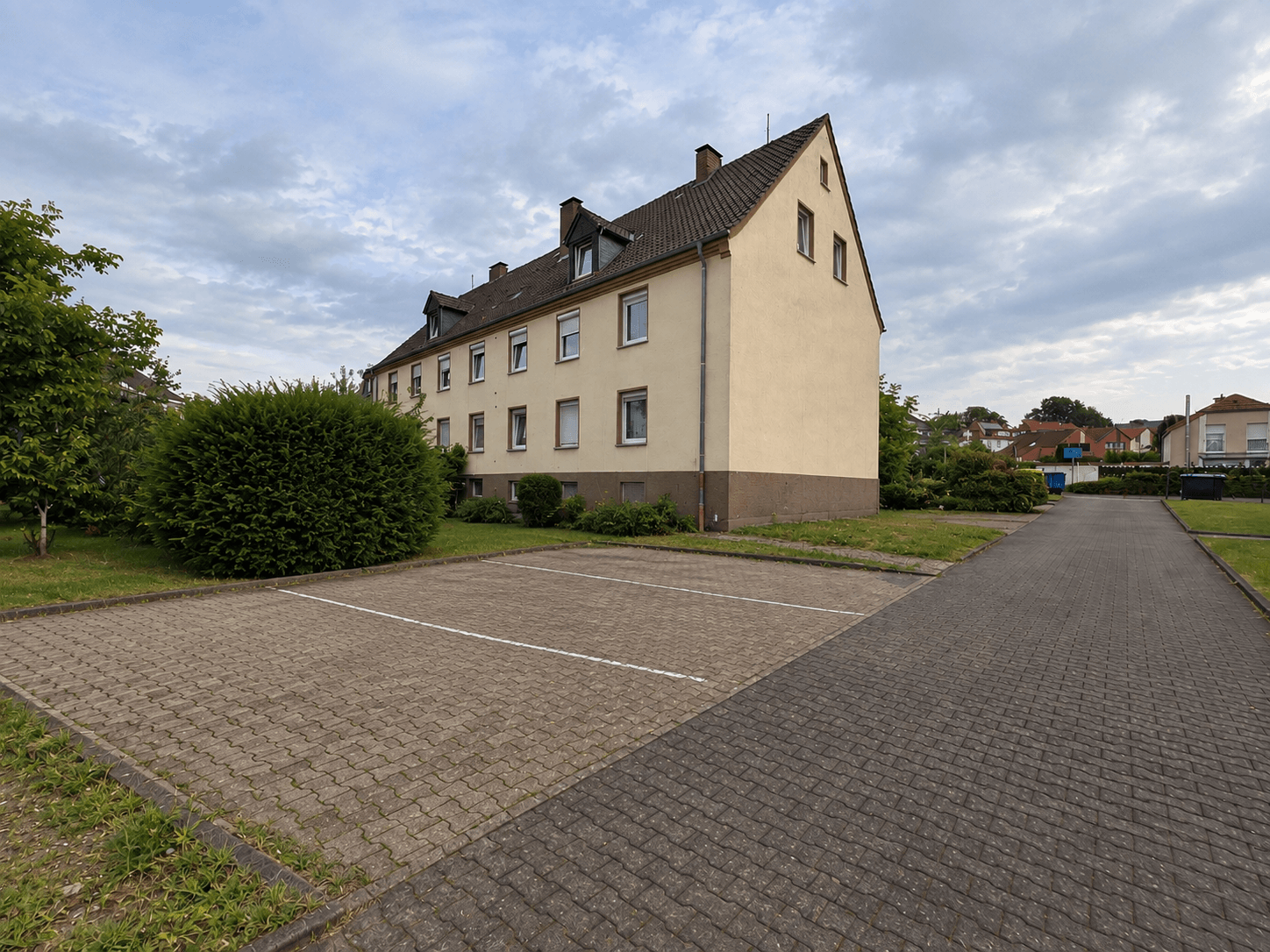 Vermietete 2-Zimmer-Dachgeschosswohnung mit Entwicklungspotenzial in Bielefeld-Brackwede