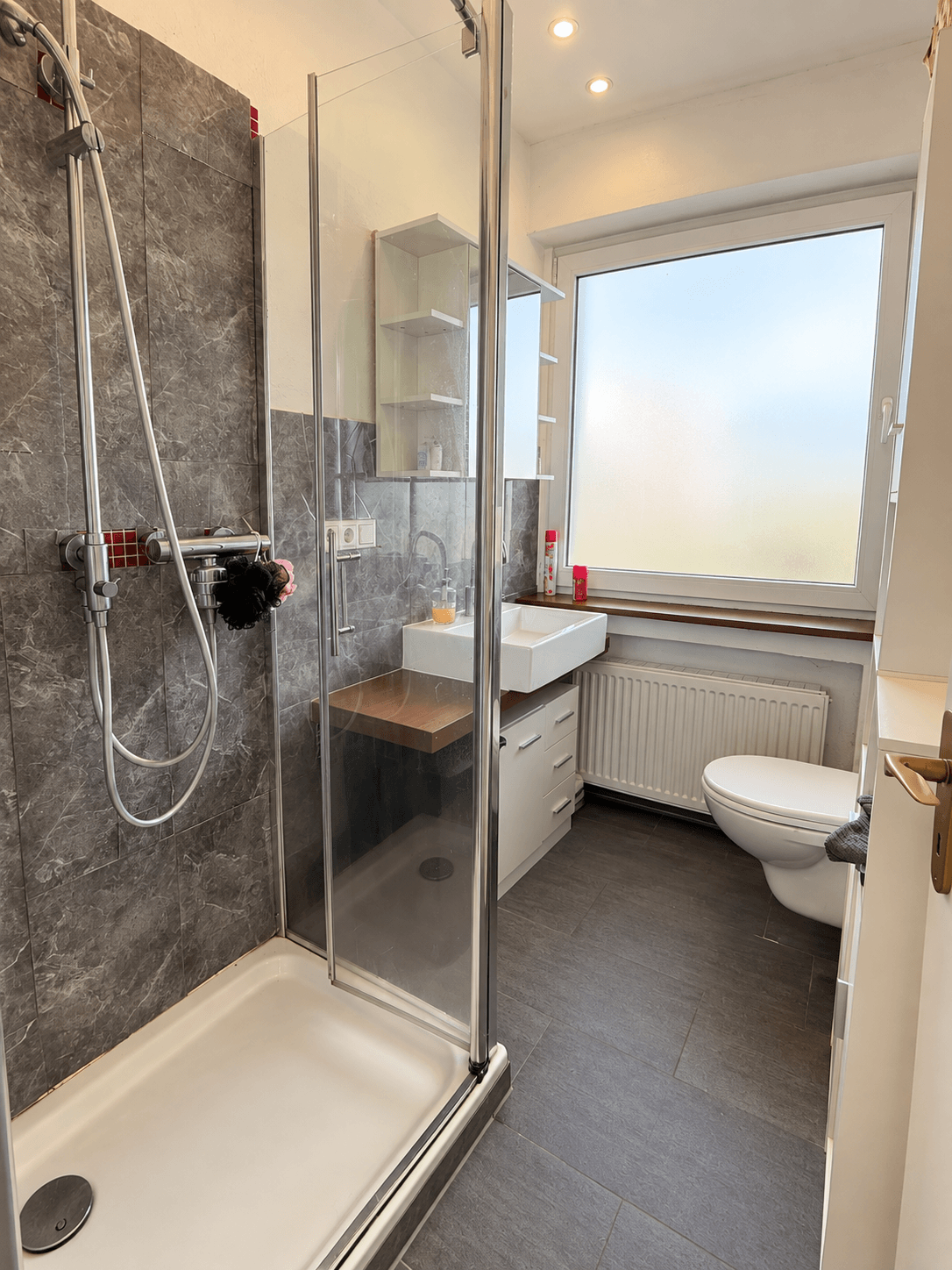 Großzügiges Wohnhaus mit Einliegerwohnung, Vollkeller und großem Grundstück in Detmold