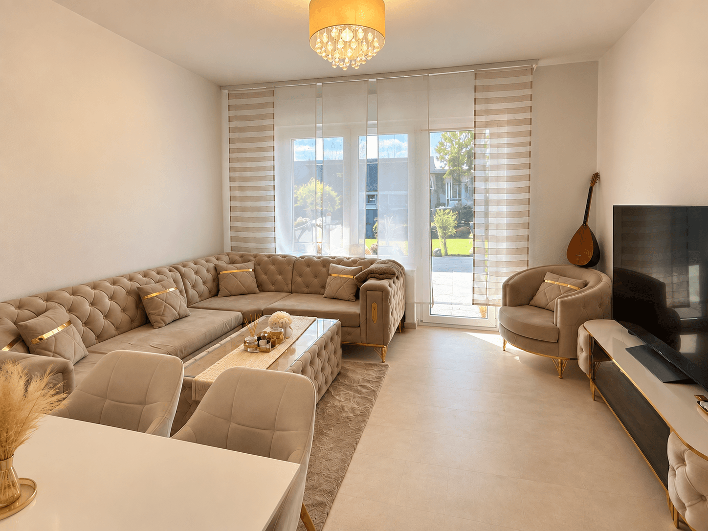 Großzügiges Wohnhaus mit Einliegerwohnung, Vollkeller und großem Grundstück in Detmold