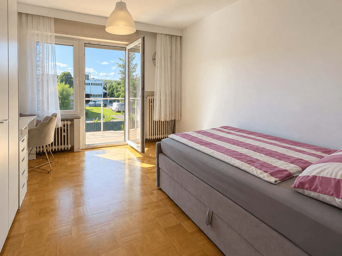 Großzügiges Wohnhaus mit Einliegerwohnung, Vollkeller und großem Grundstück in Detmold