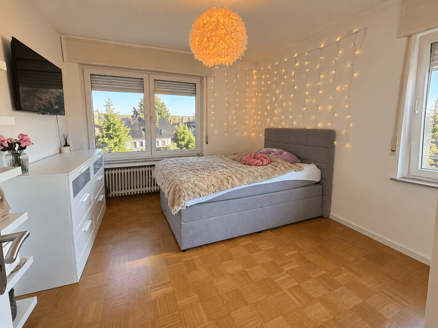 Großzügiges Wohnhaus mit Einliegerwohnung, Vollkeller und großem Grundstück in Detmold