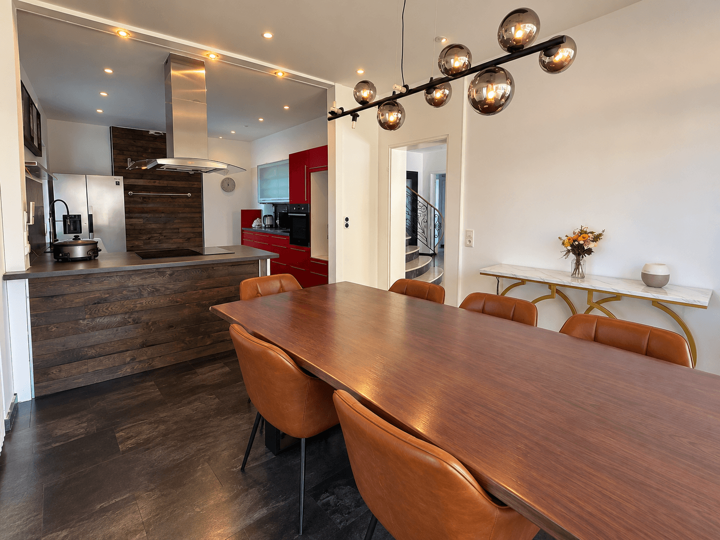 Großzügiges Wohnhaus mit Einliegerwohnung, Vollkeller und großem Grundstück in Detmold