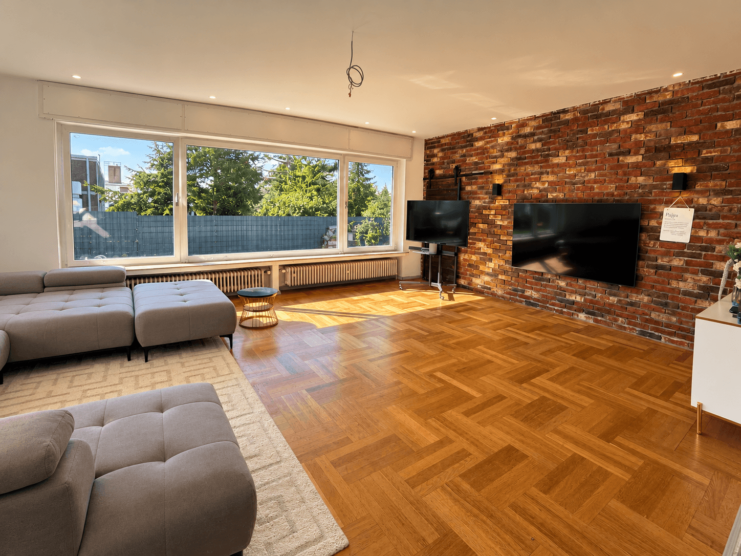 Großzügiges Wohnhaus mit Einliegerwohnung, Vollkeller und großem Grundstück in Detmold